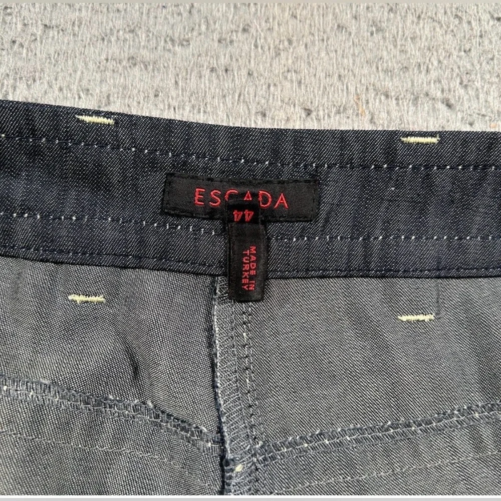 Escada - Picture 3 of 12